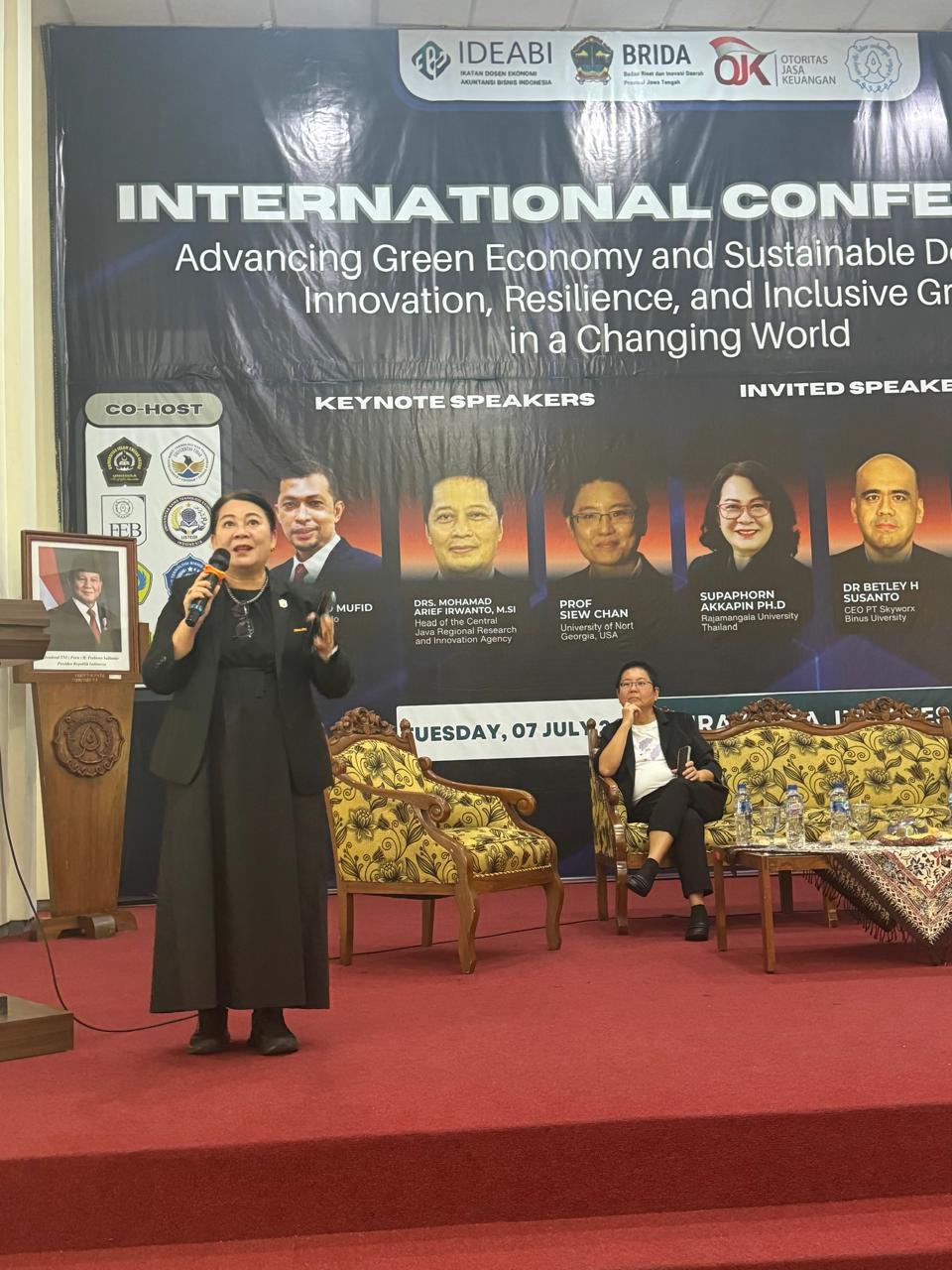 ITB AAS Indonesia menjadi co-host International Conference FEB UNS 2026 bersama akademisi dan peneliti internasional di Surakarta.